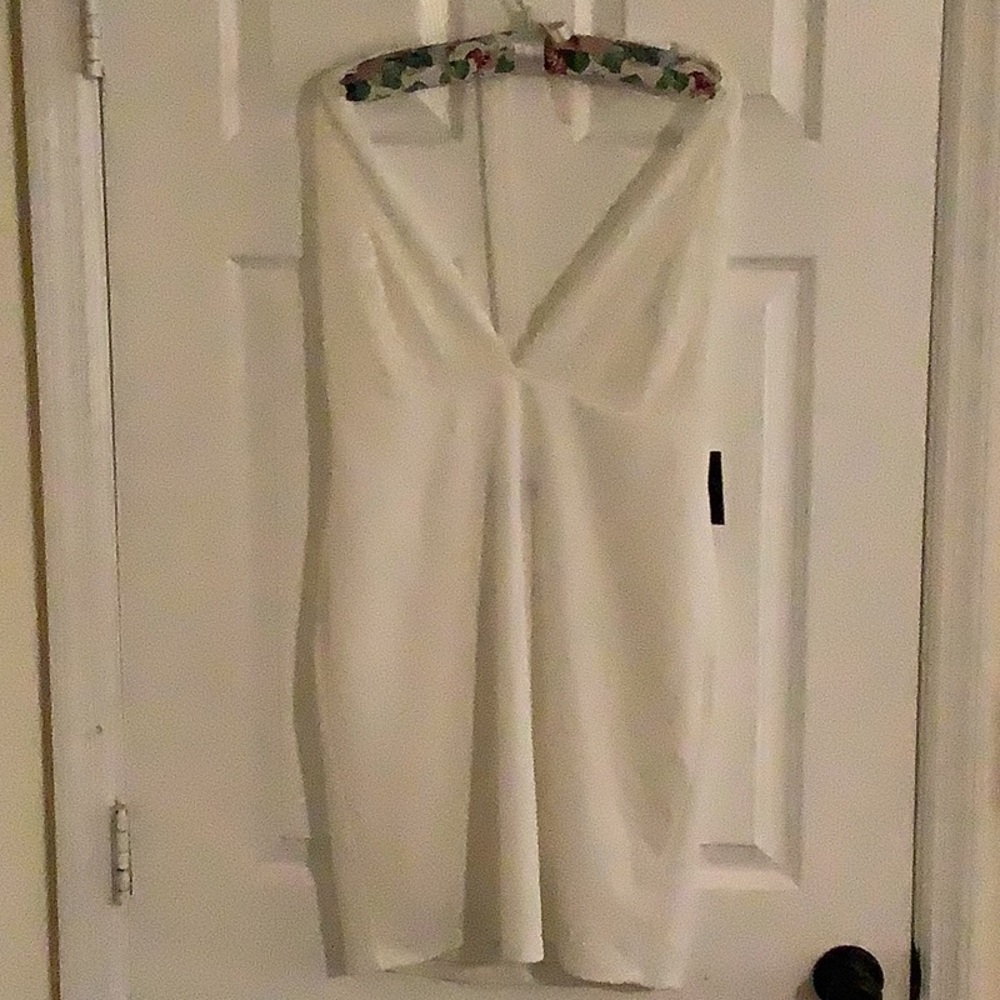 Lulu’s white body on dress